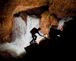 غار نوردی 